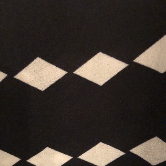 The Limited Diamond pattern blouse. Size M - Picture 3 of 6